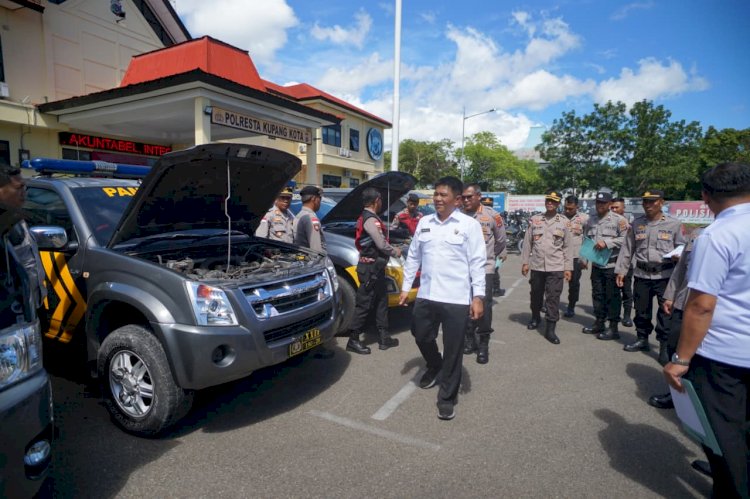 Irwasda Polda NTT Cek Langsung Kendaraan Operasional dan Senjata Api di Polresta Kupang Kota