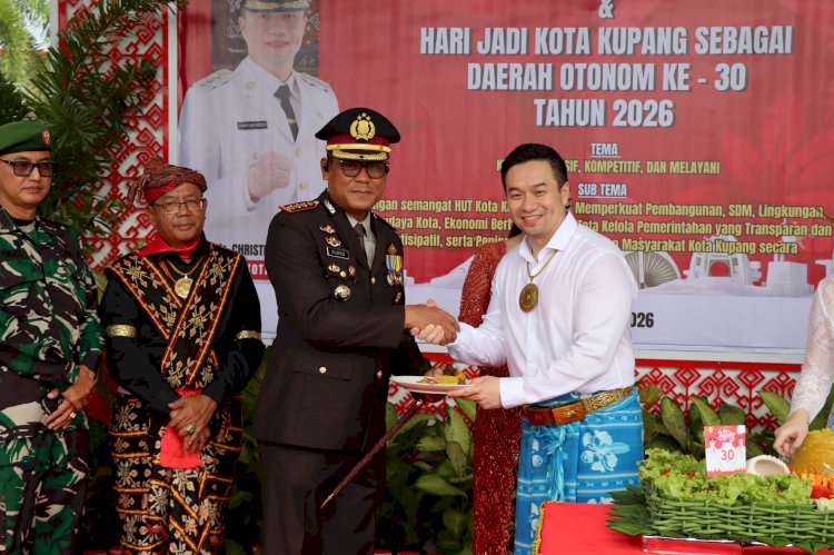 Kapolresta Kupang Kota Hadiri Upacara HUT ke-140 Kota Kupang, Tegaskan Komitmen Jaga Kamtibmas dan Dukung Pembangunan.