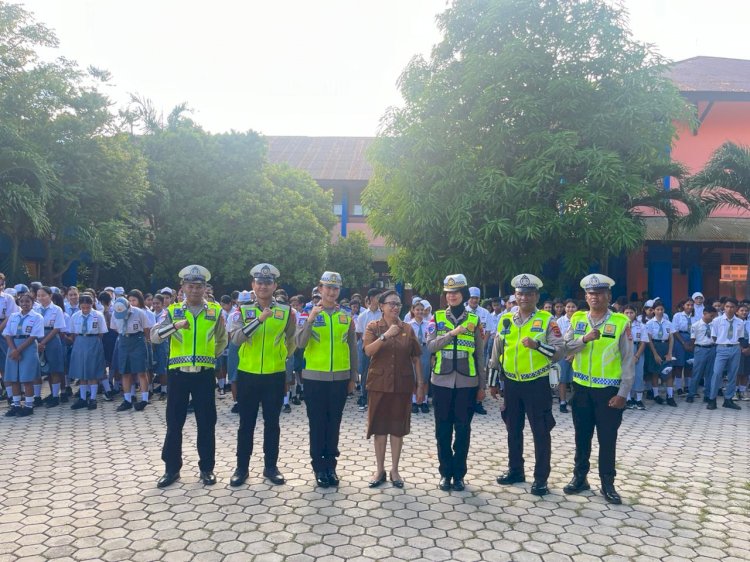 Police Goes To School, Satlantas Polresta Kupang Kota Edukasi Pelajar Cegah Balapan Liar dan Kenakalan Remaja.