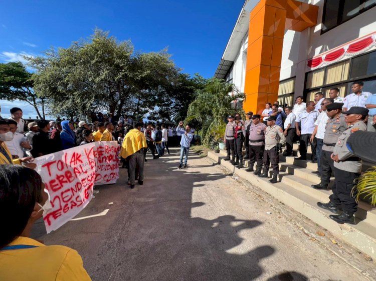 Polresta Kupang Kota Amankan Aksi Damai Mahasiswa IAKN, Kabagops Tegaskan Komitmen Jaga Situasi Kondusif.