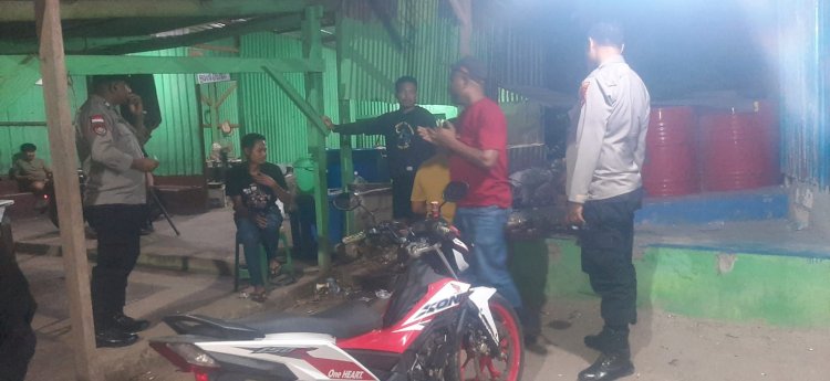 Cegah Gangguan Kamtibmas, Patroli Polsek Maulafa Bubarkan Kelompok Pemuda Konsumsi Miras dan Karaoke Dini Hari.