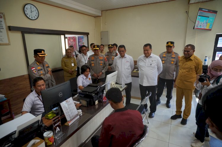 Tinjau SPKT dan Call Center 110 Polresta Kupang Kota, Wamen PAN-RB: Kepercayaan Masyarakat Dibangun dari Ketulusan dan Kecepatan Pelayanan.
