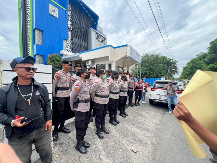 Polresta Kupang Kota Kedepankan Pendekatan Humanis Saat Kawal Aksi Unras di Kopdit Swasti Sari