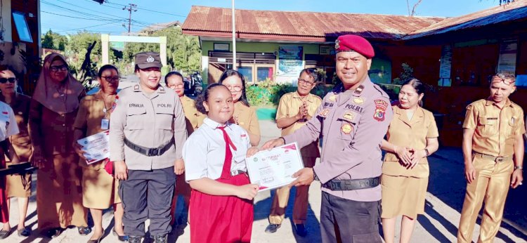 Polisi Hadir Beri Motivasi, Polsek Kota Raja Apresiasi Siswa Berprestasi Nasional.