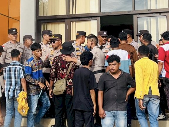 Polresta Kupang Kota dan Polsek Maulafa Amankan Aksi Damai ORMAWA dan Alumni IAKN Kupang