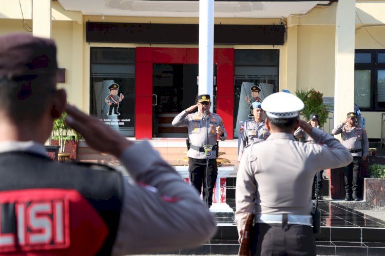 Apresiasi Personel yang Mampu Menjawab Pertanyaan, Kapolresta Kupang Kota Berikan Reward dan Minta Anggota Selalu Hadir untuk Masyarakat.