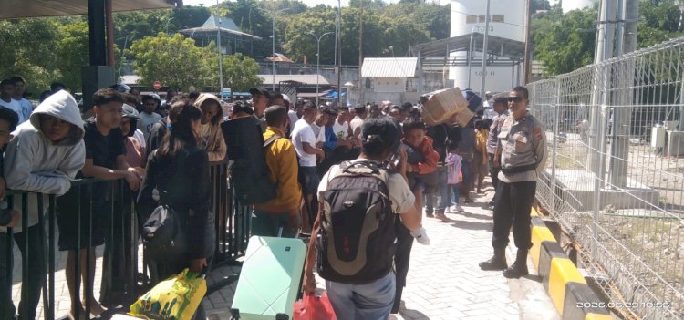 Polsubsektor Tenau Kupang Amankan Debarkasi 1.102 Penumpang KM. Tidar di Pelabuhan Tenau