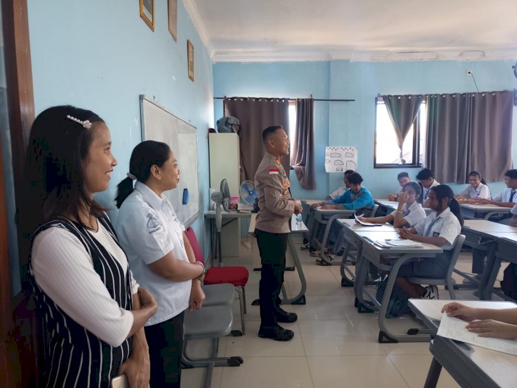 Kapolsek Maulafa Patroli ke SMA Generasi Unggul Bello, Ajak Sinergikan Sekolah dan Orang Tua Awasi Siswa, Jauhi Narkoba dan Alkohol.