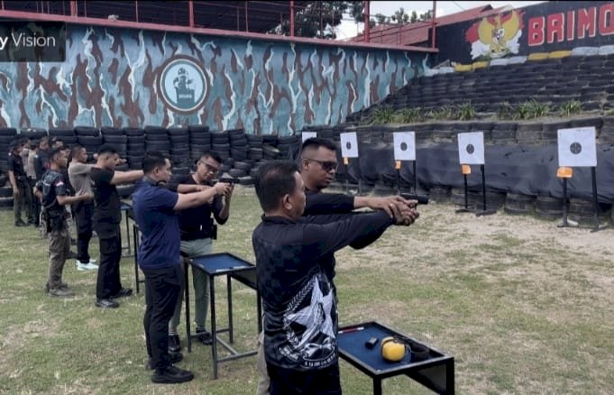 Ujian Menembak Hari Kedua, Wakapolresta Kupang Kota Tekankan Tanggung Jawab dan Disiplin Pemegang Senpi Dinas.