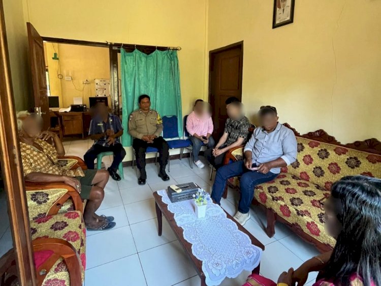 Selesaikan Keluhan Warga Soal Pembakaran Sampah, Bhabinkamtibmas Kelurahan Oeba Gelar Mediasi Damai