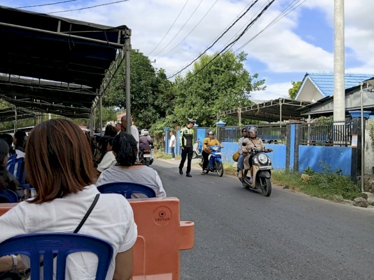Polsek Alak Lakukan Pengamanan dan Pengaturan Lalu Lintas Saat Ibadah Pemakaman di Namosain