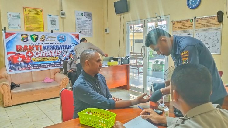 Sidokkes Polresta Kupang Kota Berikan Pelayanan Kesehatan Gratis Jelang Hari Bhayangkara ke-80