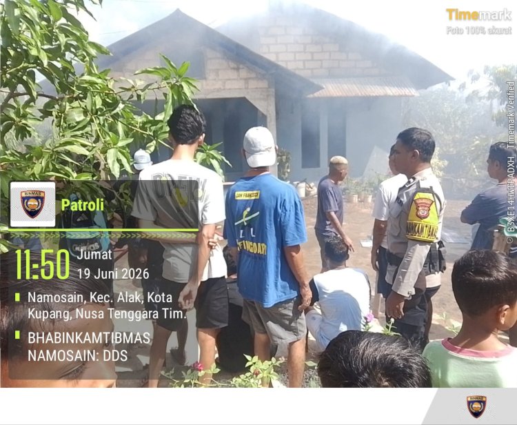 Bhabinkamtibmas Namosain Respons Cepat Tangani Kebakaran Rumah Akibat Ulah Anak Bermain Pemantik Gas
