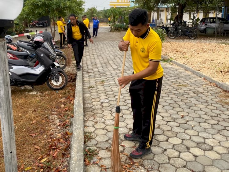 Polresta Kupang Kota Bersama Bhayangkari Bersihkan Rumah Ibadah, Sambut Hari Bhayangkara ke-80.