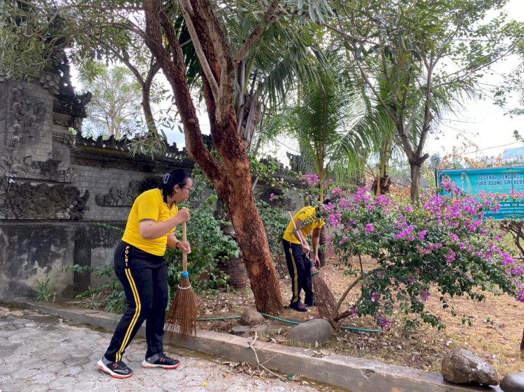 Polresta Kupang Kota Bersama Bhayangkari Bersihkan Rumah Ibadah, Sambut Hari Bhayangkara ke-80.