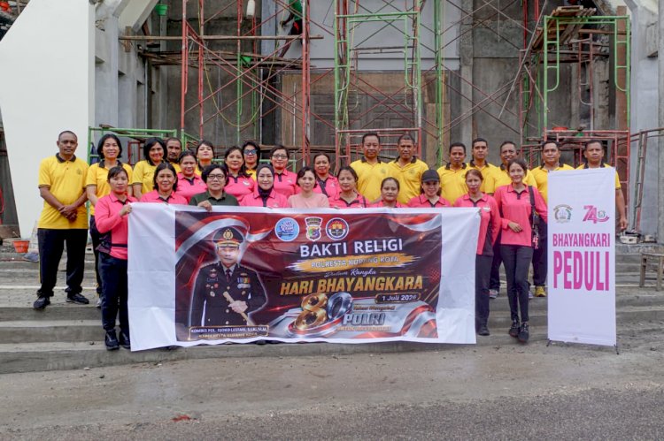 Polresta Kupang Kota Bersama Bhayangkari Bersihkan Rumah Ibadah, Sambut Hari Bhayangkara ke-80.