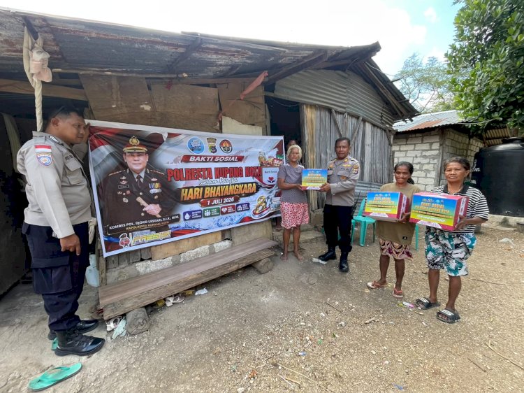 Sambut Hari Bhayangkara ke-80, Polresta Kupang Kota Salurkan Bantuan Sembako bagi Panti Asuhan dan Lansia di Kecamatan Kota Raja.