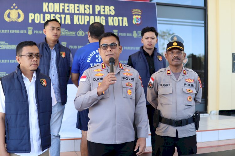 Pimpin Konferensi Pers di Lobi Mapolresta, Kapolresta Rilis Penangkapan Oknum Dosen DPO Kasus Penipuan dan Penggelapan.