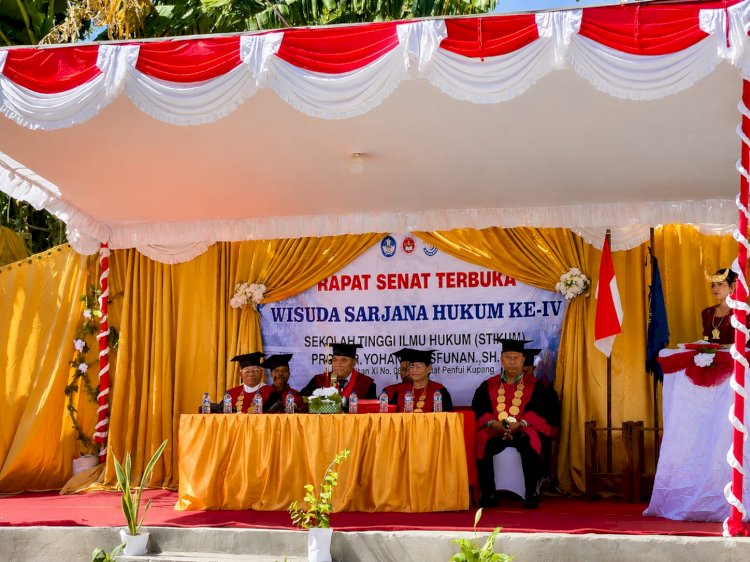 Kapolsek Maulafa Hadiri Rapat Senat Terbuka Wisuda Ke-IV STIKUM Prof. Dr. Yohanes Usfunan, S.H., M.H., Nasipanaf