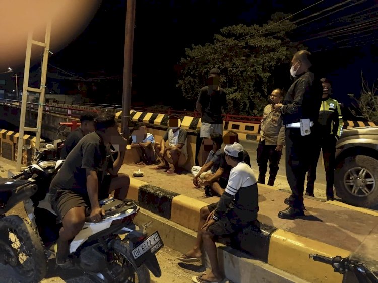 Polsek Alak Mediasi Kasus Pengeroyokan Dipicu Miras, Berakhir Damai Secara Kekeluargaan.