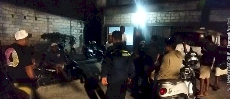 Bhabinkamtibmas Oebufu Gerak Cepat Redam Keributan Antar Pemuda, Situasi Kembali Kondusif.