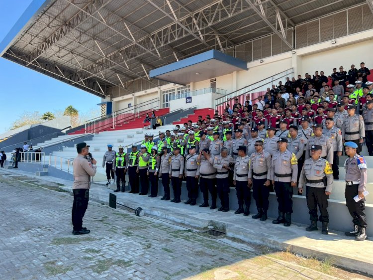 Polresta Kupang Kota Siagakan Ratusan Personel, Amankan KKR Gereja Mawar Sharon di GOR Oepoi.