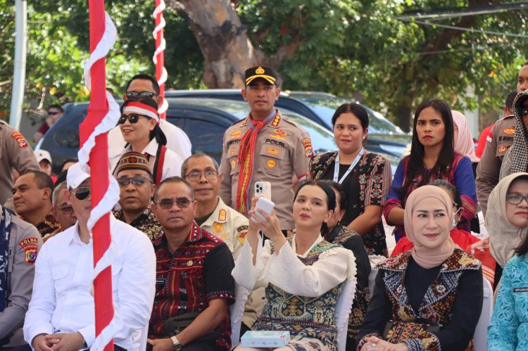 Kapolresta Kupang Kota Bersama Ketua Bhayangkari Hadiri Pembukaan Pawai Pembangunan dan Karnaval Budaya NTT
