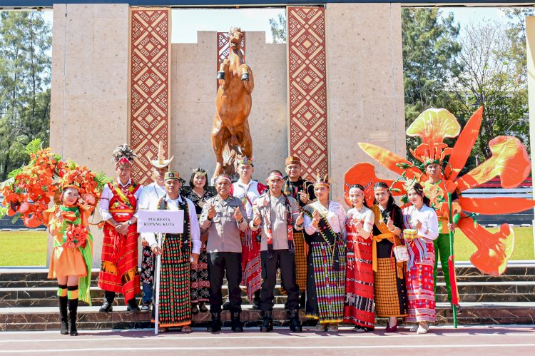 Polresta Kupang Kota Meriahkan Karnaval Budaya NTT 2026, Dukung Pelestarian Keberagaman.