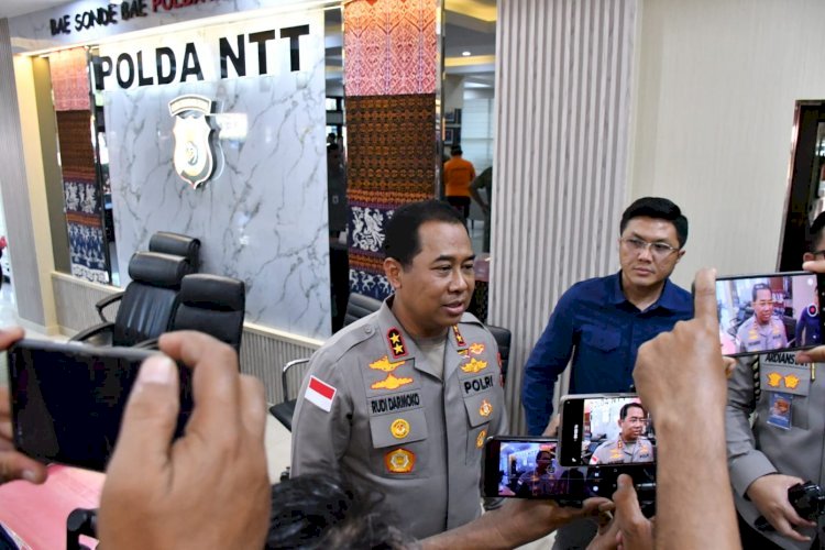 Kapolda NTT Kerahkan Satgas Terpadu Tangani Bencana Nagekeo, Keselamatan Warga Jadi Prioritas.
