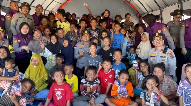 “Anak-Anak Korban Bencana Tak Boleh Kehilangan Harapan”, Pesan Kapolda NTT di Tengah Pengungsian Gempa.