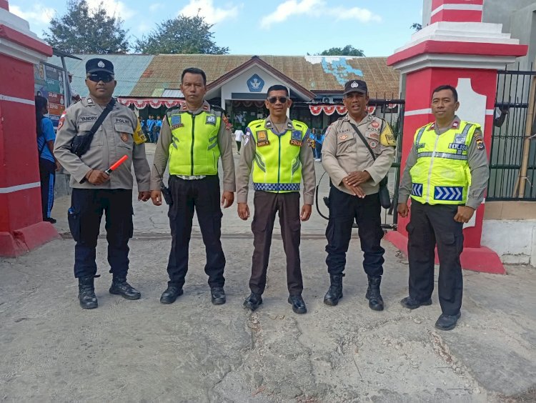 Polsek Maulafa Kawal Gerak Jalan Santai Meriahkan HUT ke-81 RI dan HUT ke-30 SMAN 7 Kupang