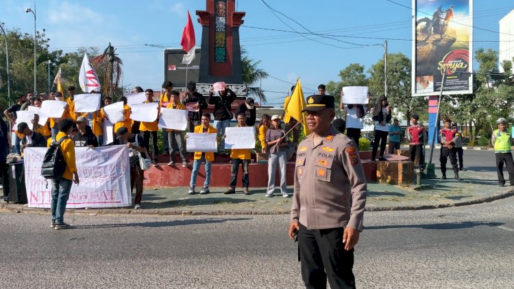 Kebebasan Berpendapat Dijamin, Polresta Kupang Kota Kawal Aksi Mimbar Bebas di Bundaran El Tari.