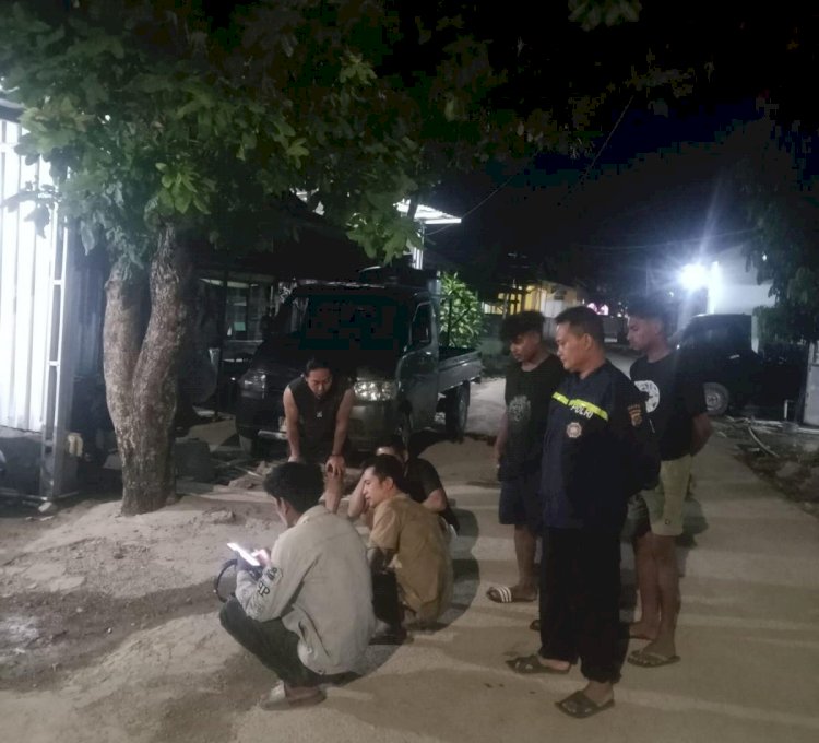 Jaga Ketenteraman Warga, Bhabinkamtibmas Fatufeto Bubarkan Pemuda Nongkrong hingga Dini Hari.