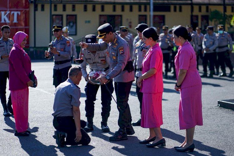 Kenaikan Pangkat Pengabdian, Kapolresta Kupang Kota Apresiasi Dedikasi Kompol Daeng Jumadi.