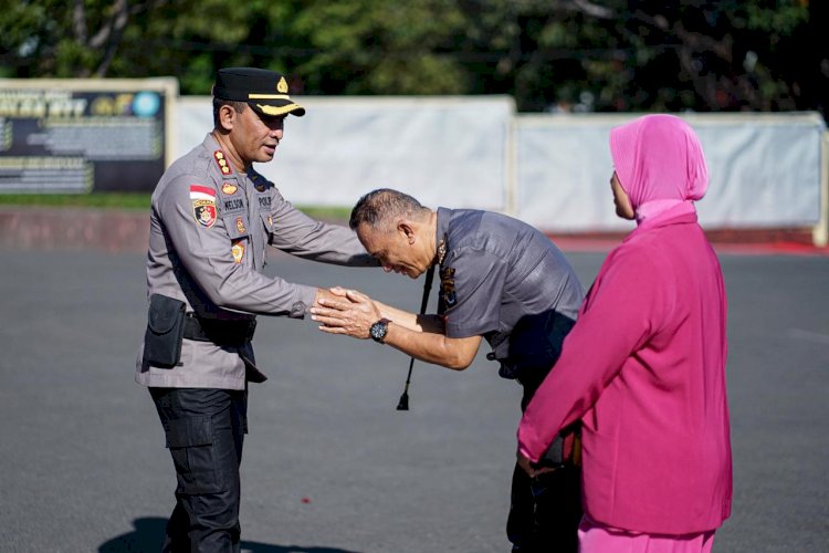 Kenaikan Pangkat Pengabdian, Kapolresta Kupang Kota Apresiasi Dedikasi Kompol Daeng Jumadi.