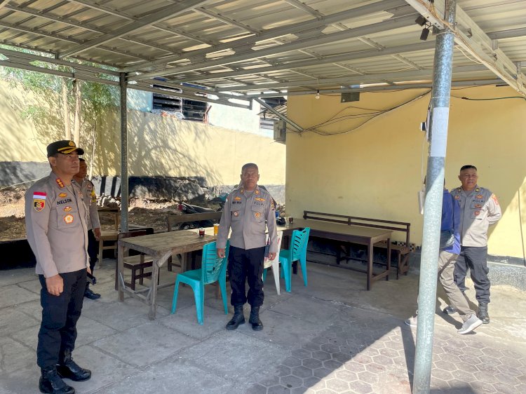 Kapolresta Kupang Kota Kunjungi Polsek Kota Raja, Pastikan Kesiapan Personel dan Pelayanan kepada Masyarakat.
