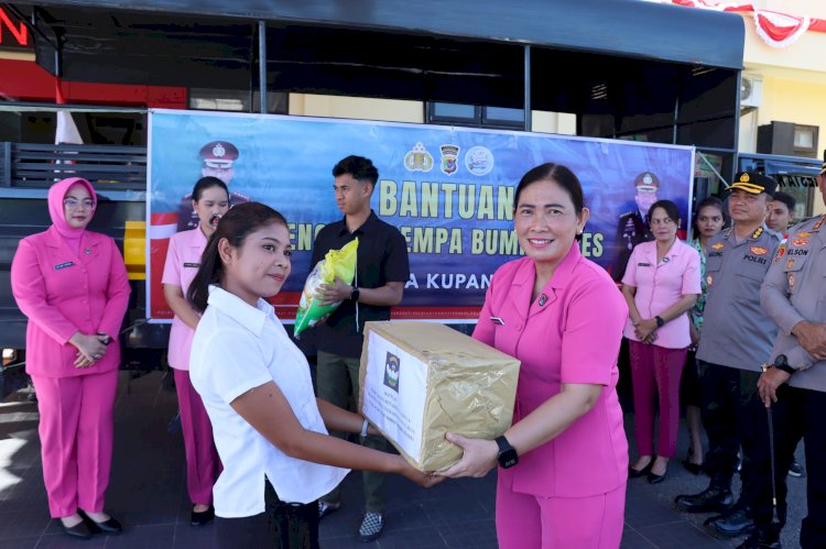 Duka Flores Duka Bersama, Polresta Kupang Kota Salurkan Tiga Ton Beras untuk Korban Gempa.