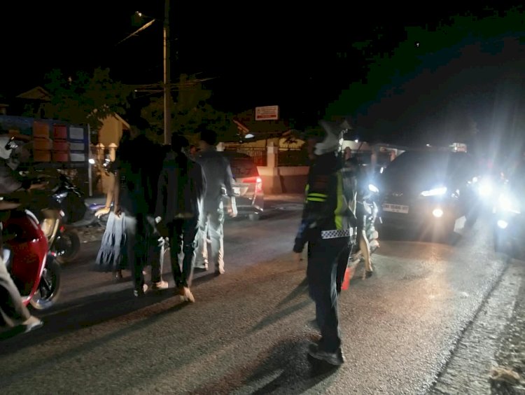 Jaga Keamanan dan Kelancaran Lalin, Polsek Maulafa Amankan Ibadah Minggu di Penfui.