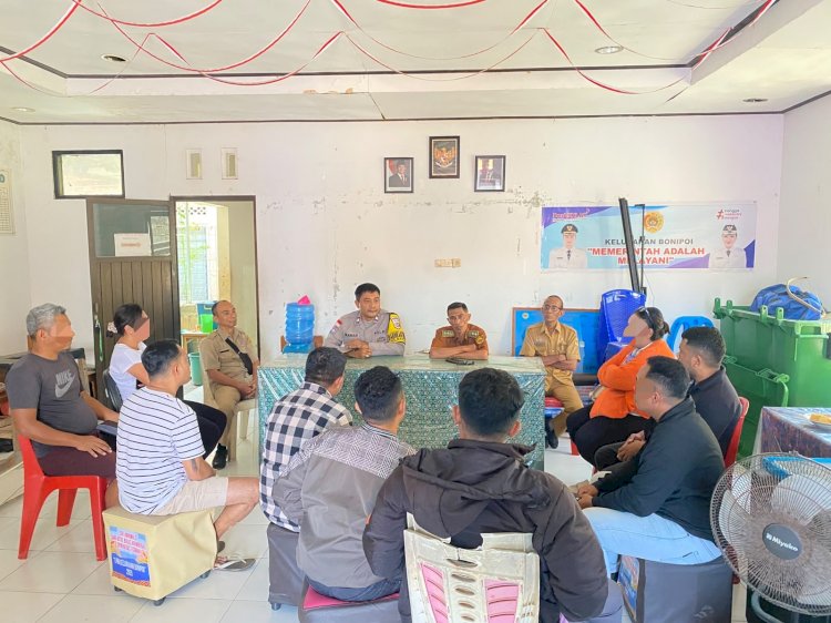 Polri Hadir Beri Solusi, Bhabinkamtibmas Bonipoi Fasilitasi Penyelesaian Persoalan Warga.