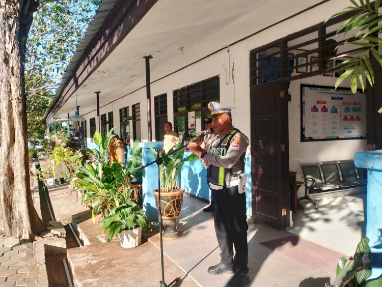 Tanamkan Nilai Kebangsaan dan Tertib Berlalu Lintas, Kanit Lantas Polsek Alak Ajak Pelajar Jauhi Bullying dan Narkoba.