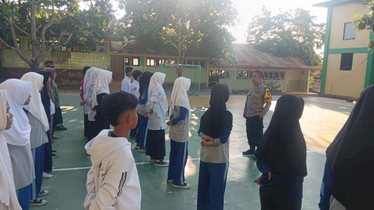 Bhabinkamtibmas Nunbaun Sabu Membina PKS untuk Menanamkan Disiplin Berlalu Lintas