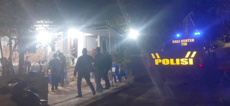 Patroli Polsek Maulafa Respons Aduan Warga di Layanan Polisi 110, Bubarkan Pesta Miras di Depan RS St. Carolus Borromeus.