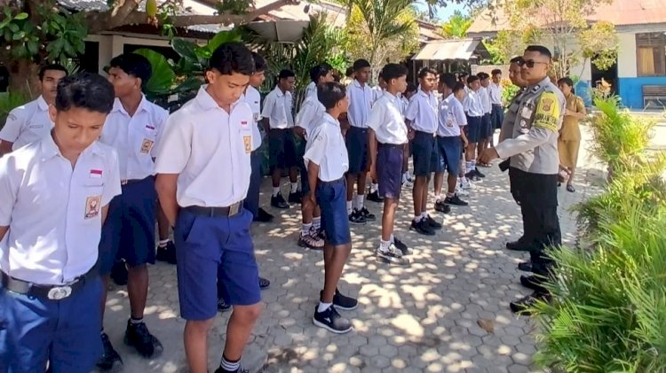 Antisipasi Tawuran Pelajar, Bhabinkamtibmas Polsek Maulafa Sambangi Sekolah dan Lakukan Pembinaan.