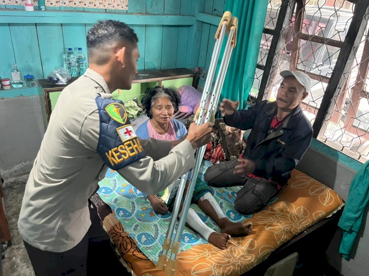 Wujud Kepedulian Polri, Divhumas Polri Salurkan Bantuan Kemanusiaan Bagi Warga Terdampak Gempa di Manggarai.
