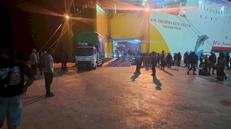 Ratusan Penumpang Tiba di Kupang, Polsubsektor Pelabuhan Tenau Pastikan Debarkasi KM. Dharma Kencana VII Aman.