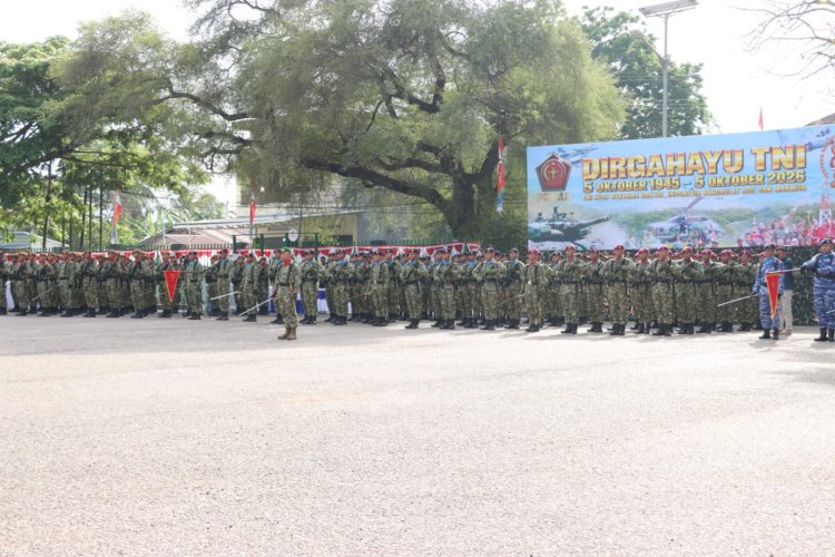 Kapolresta Kupang Kota Hadiri Upacara HUT TNI, Perkuat Sinergi TNI-Polri di Kota Kupang.