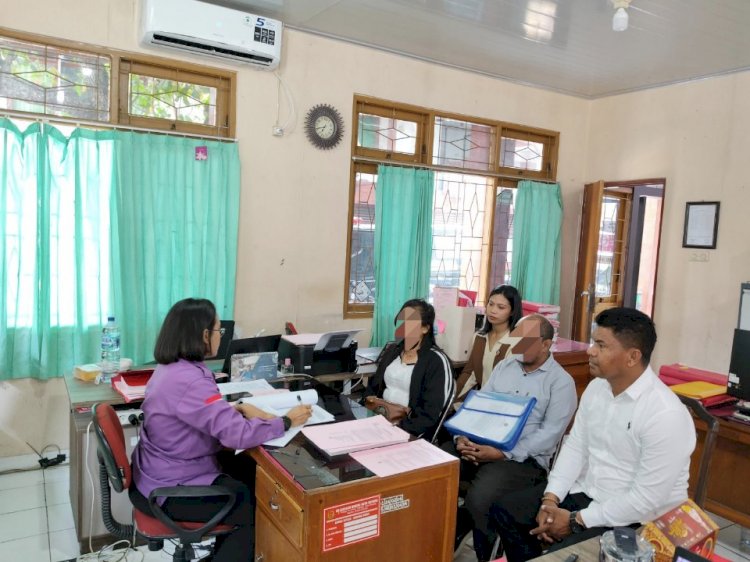 Polsek Kota Raja Serahkan Tersangka dan Barang Bukti Kasus Penganiayaan ke Kejari Kota Kupang