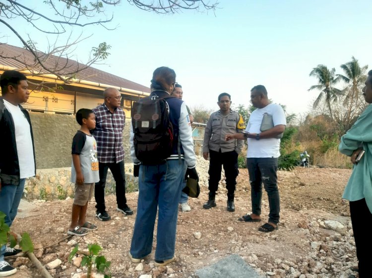 Bhabinkamtibmas Kayu Putih Mediasi Perselisihan Batas Tanah, Kedua Pihak Sepakat Selesaikan Masalah Secara Kekeluargaan.