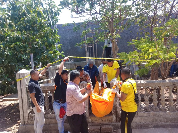 Polisi Datangi TKP Penemuan Jenazah di Pasir Panjang, Korban Dibawa ke RS Bhayangkara.