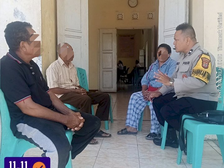 Kedepankan Musyawarah, Bhabinkamtibmas Penkase Oeleta Mediasi Kesalahpahaman Batas Tanah Keluarga.